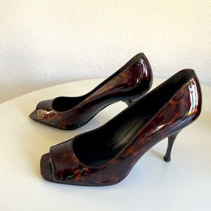 Stuart Weitzman gorgeous patent leather pumps